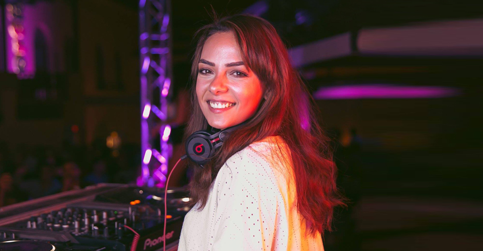 artist to be announced